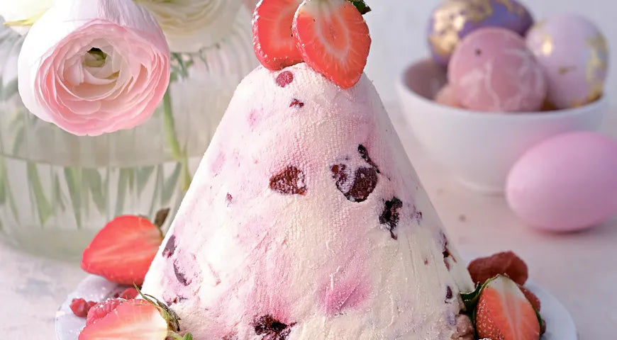 Berry Cottage Cheese Paskha (Russian Easter Dessert with Berries) - Walfosbrand.com