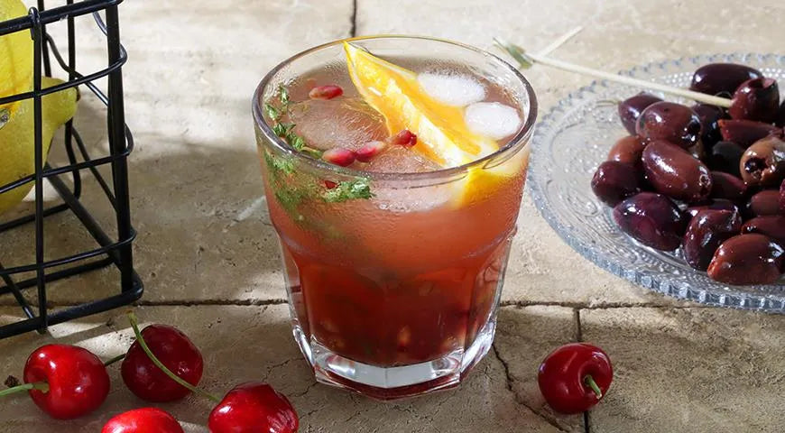 Pomegranate and Gin Cocktail (Гранат и джин) - Walfosbrand.com