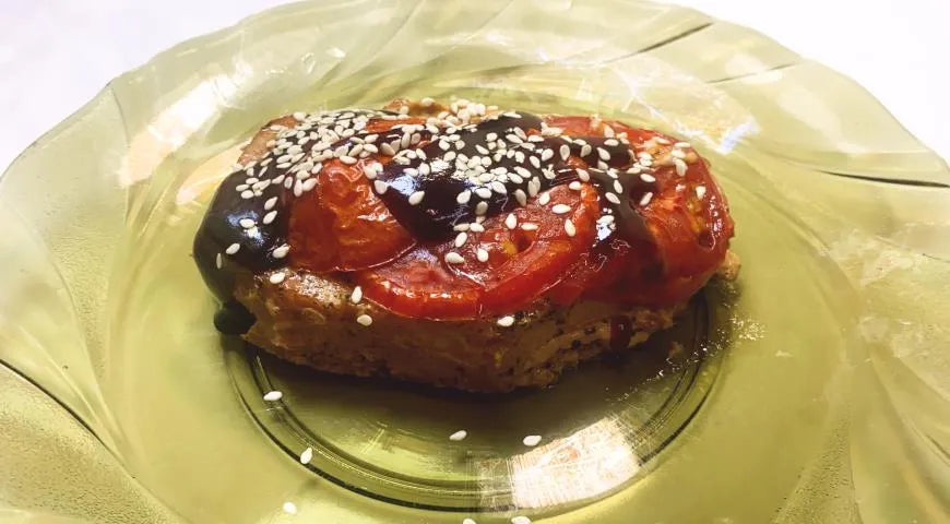 Pan-Seared Tuna Steak with Teriyaki Glaze and Sesame Seeds - Walfosbrand.com