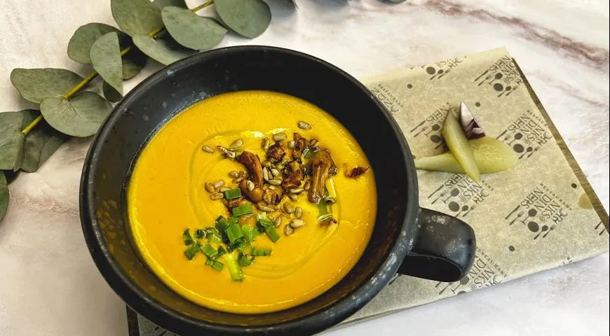 Creamy Chanterelle Soup (Krem-sup iz lisichek) - Walfosbrand.com