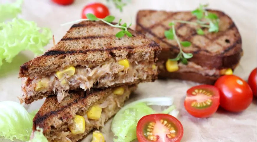 Chicken and Corn Sandwiches with Melted Cheese - Walfosbrand.com