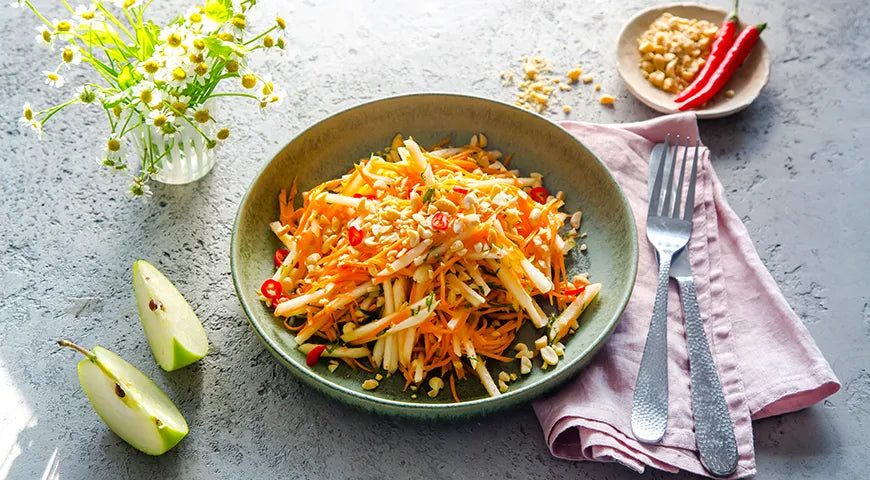 Spicy Carrot and Apple Salad with Peanuts - Walfosbrand.com