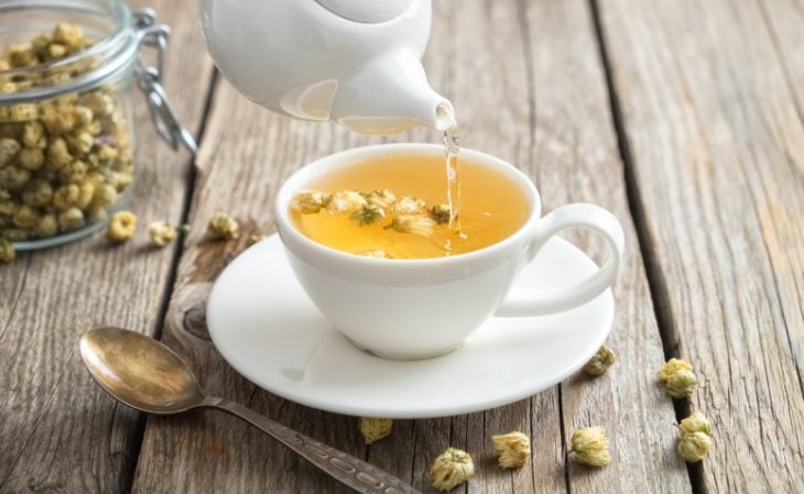 7 chamomile tea recipes that will help you sleep better - Walfosbrand.com