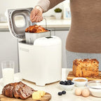 Amazon Basics Programowalny Automat do Pieczenia Chleba, 2-funtowy Automatyczny Wypiekacz Chleba z Powłoką Nieprzywierającą, Z 14 Ustawieniami Do Pieczenia Chleba, Ciasta, Opcji Bezglutenowych i Nie Tylko, Wyświetlacz LCD, Biały