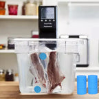 Zestaw 4 magnesów do gotowania metodą sous vide marki T-mark, utrzymują woreczki zanurzone i na swoim miejscu, zapobiegając ich unoszeniu się i niedogotowaniu. Bezpieczny silikon i stal nierdzewna. Lepsza wydajność niż magnesy, klipsy lub stojaki.