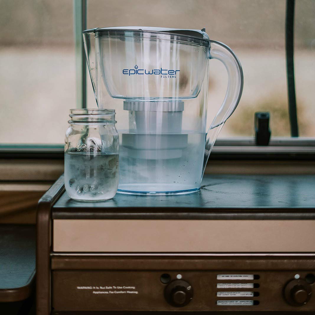 Epic Water Filters Pure Filter Pitchers do wody pitnej, 10-kubkowy filtr 150 galonów, Tritan bez BPA, usuwa fluor, chlor, ołów, Forever Chemicals