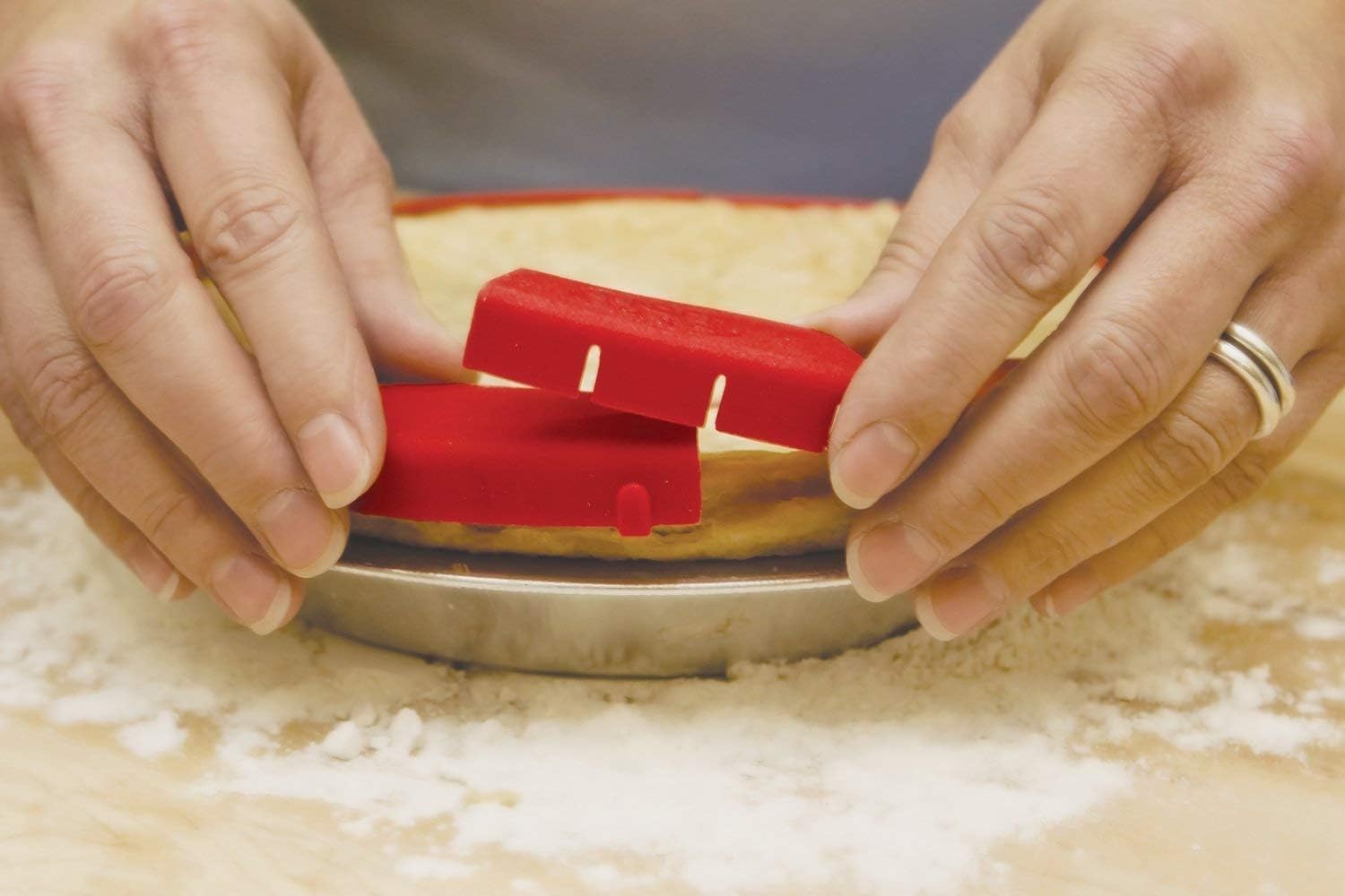 Talisman Designs Baking Pie Crust Shield Protector Cover for Edges of Pie - 8-inch to 11.5-inch Adjustable Silicone Baking Accessory for Making the Perfect Pie | Set of 1