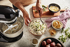 Mikser stojący KitchenAid Classic Series 4,5 kwarty z głowicą pochylaną K45SS, Onyx Black