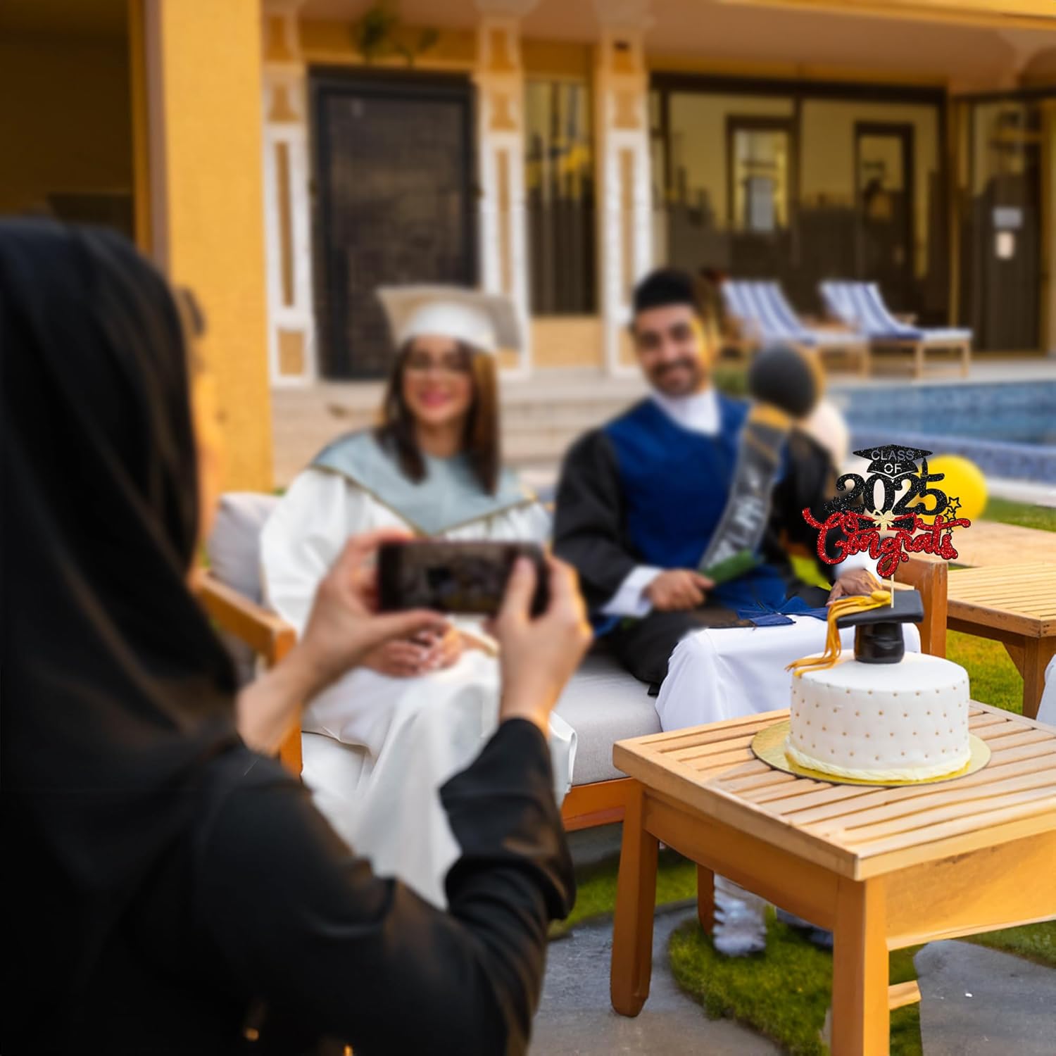 1Pc Congrats Grad 2025 Cake Topper Red Glitter Diploma Graduation Cap Cake Pick Congrats Class of 2025 Cake Decorations for 2025 Graduation Theme High School Boys Girls Graduate Party Supplies