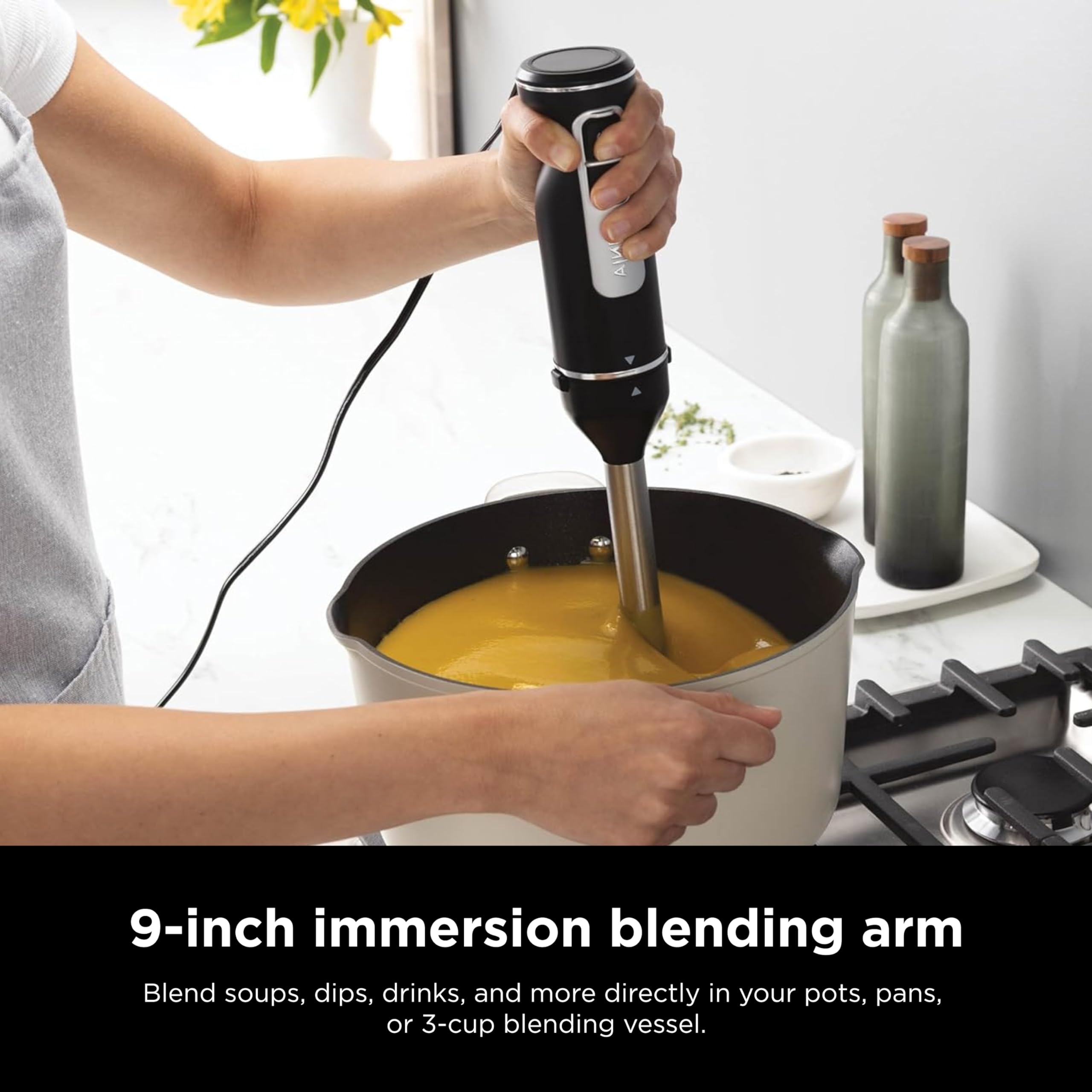 Mikser ręczny Ninja, blender ręczny, system miksera Foodi Power Mixer, 750-watowy szczytowy ręczny blender do emulsji i elektryczny mikser ręczny Combo z trzepaczką, ubijaczkami i 3-filiżankowym pojemnikiem do mieszania, 120 woltów, czarny CI101