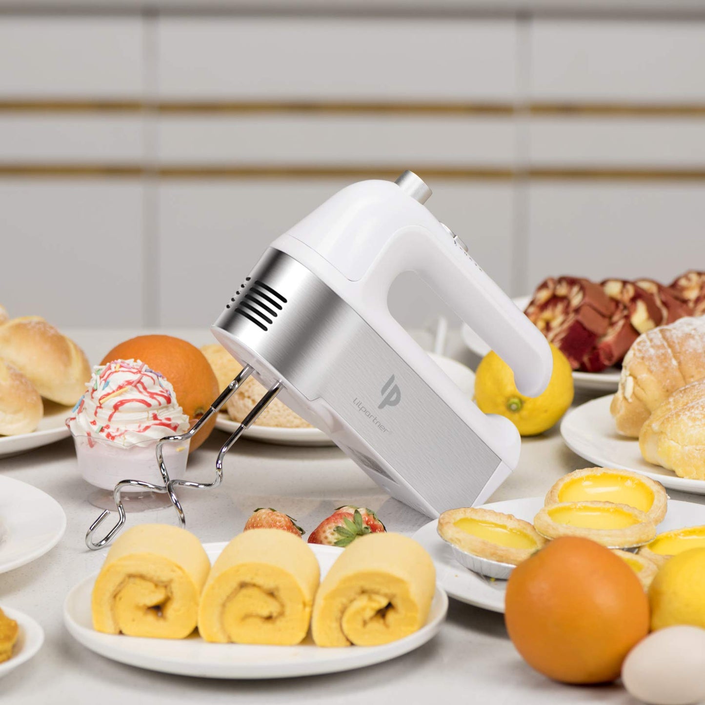 Hand Mixer Electric, 450W Kitchen Mixers with Scale Cup Storage Case, Turbo Boost/Self-Control Speed + 5 Speed + Eject Button + 5 Stainless Steel Accessories, For Easy Whipping Dough,Cream,Cake