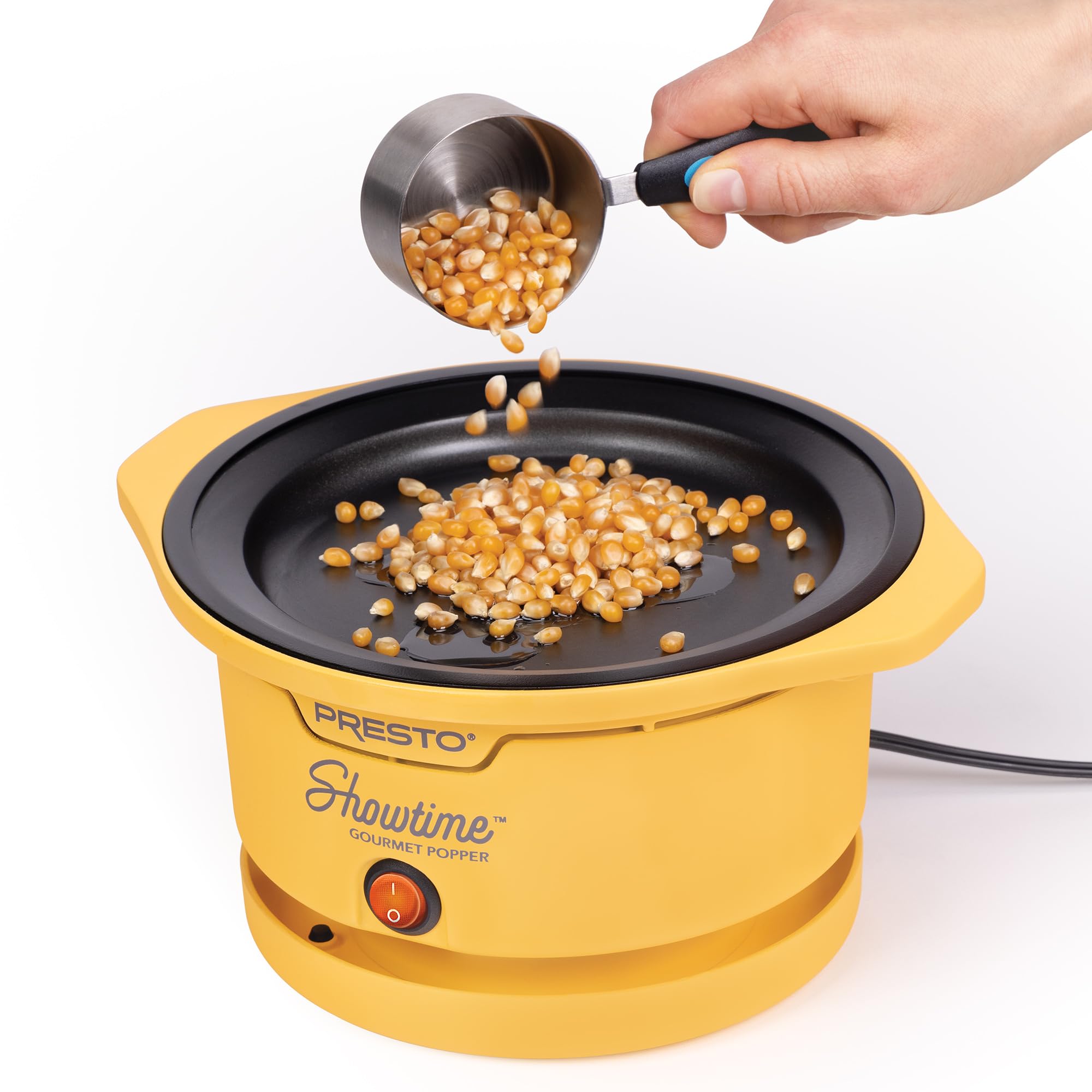 Presto 05206 Showtime Gourmet Oil Popcorn Popper - 9 filiżanek, wbudowana miska do serwowania, kompaktowa konstrukcja, ceramiczna powłoka zapobiegająca przywieraniu, bez PFAS, żółty