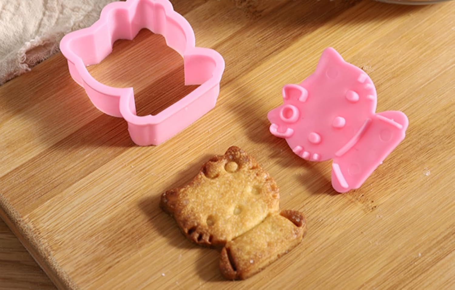 Cute Kitty Cookie Cutter, 4-Piece Cookie Cutter Set with Embossing Stamp Set, Cookie Stamp Kitchen Baking Tools for Cookie Pastry Accessories (Comes with Egg White Separator and Measuring Spoon)