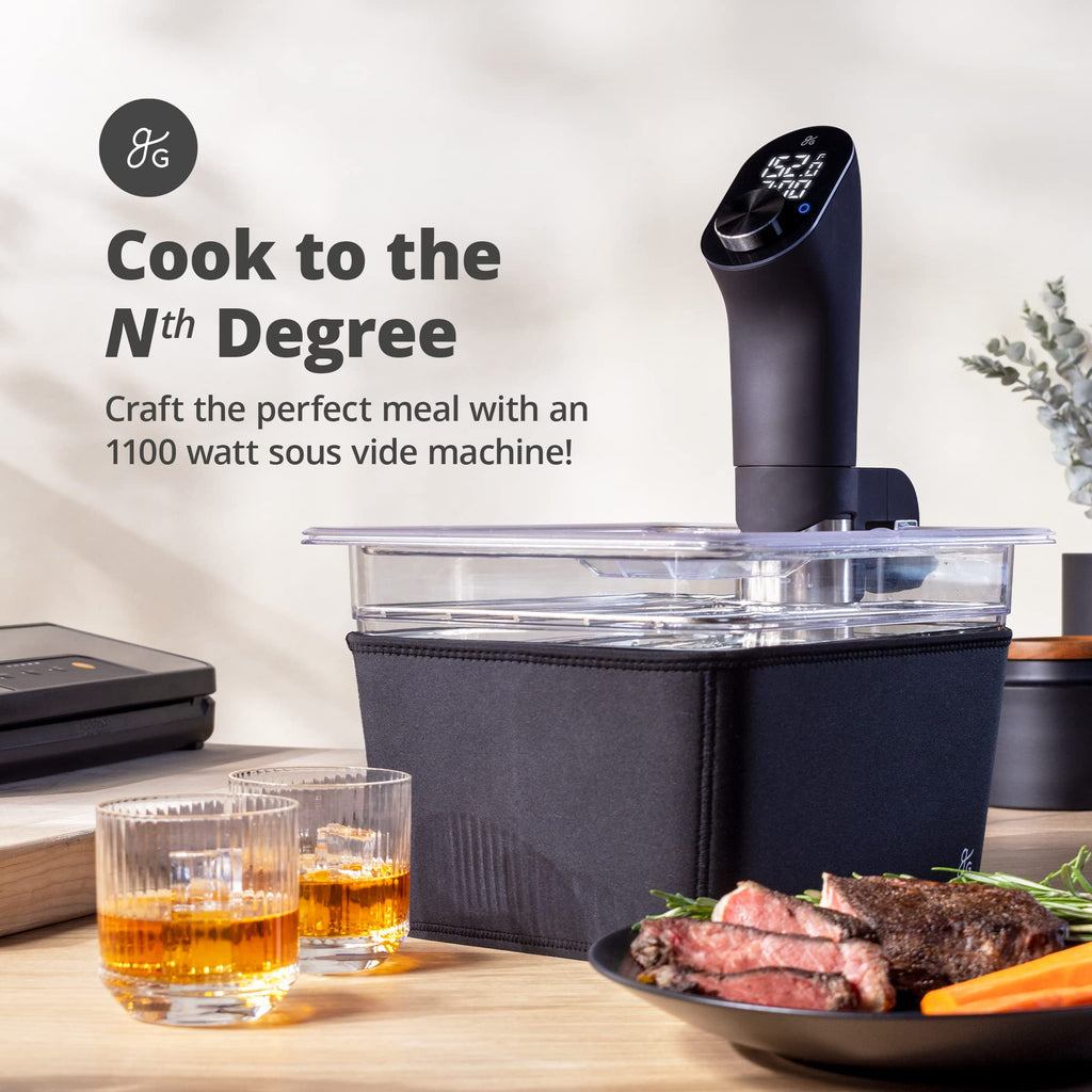 Комплект Greater Goods Pro Sous Vide — потужна та точна плита Sous Vide потужністю 1100 Вт і преміальний пластиковий контейнер із решіткою, кришкою та неопреновим чохлом для Sous Vide | Розроблено в Сент-Луїсі
