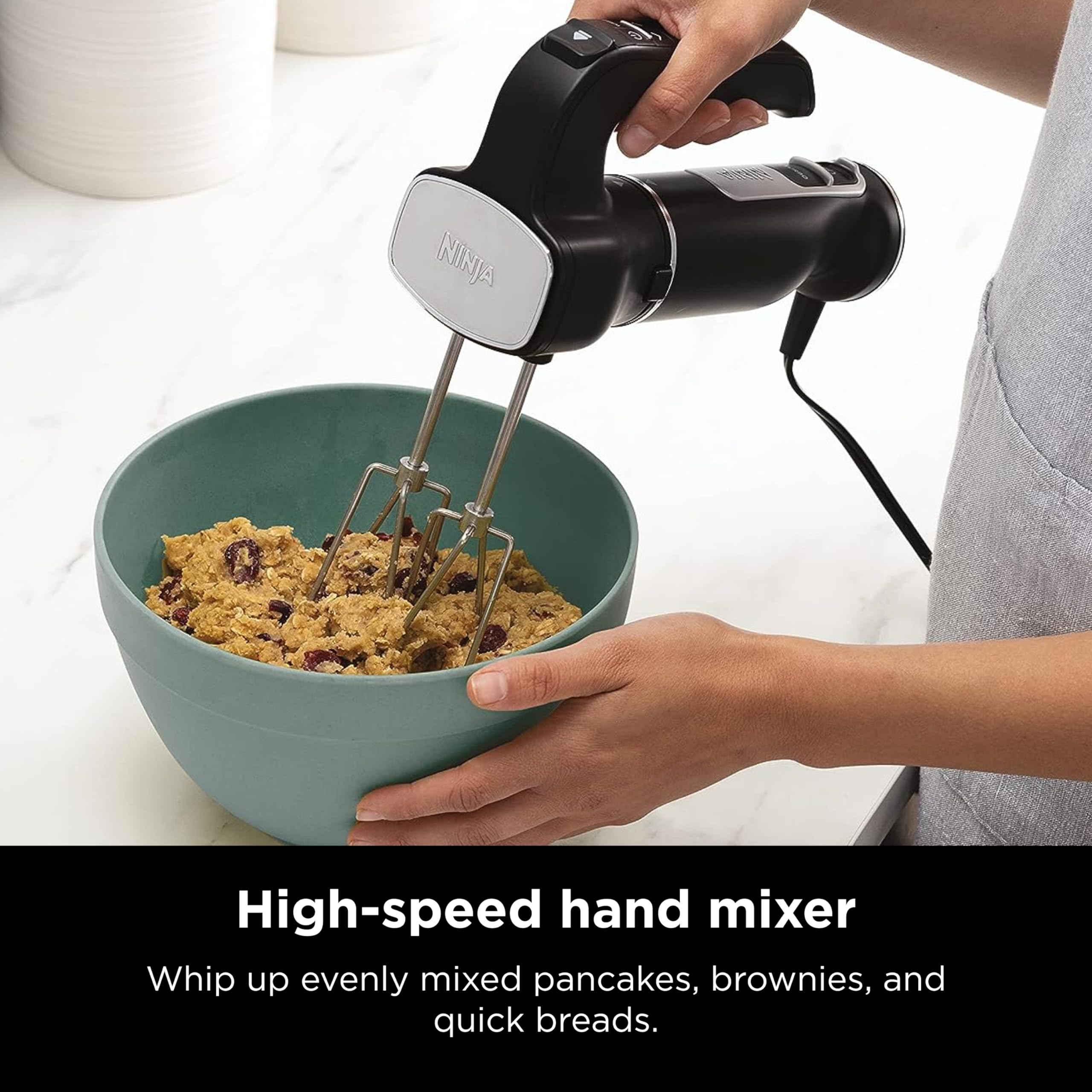 Mikser ręczny Ninja, blender ręczny, system miksera Foodi Power Mixer, 750-watowy szczytowy ręczny blender do emulsji i elektryczny mikser ręczny Combo z trzepaczką, ubijaczkami i 3-filiżankowym pojemnikiem do mieszania, 120 woltów, czarny CI101