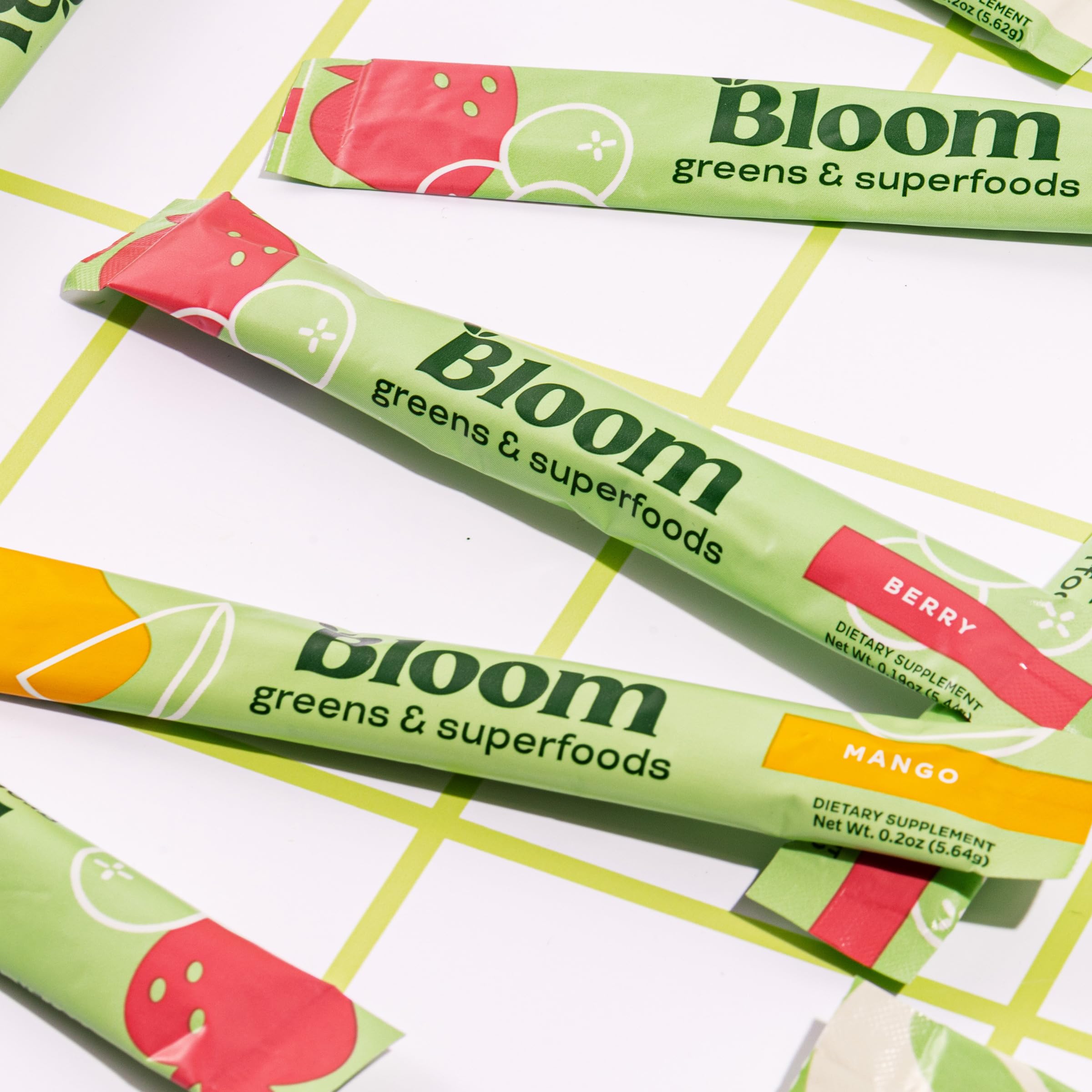 Mikser ręczny Bloom Nutrition Electric i 8 saszetek Super Greens Powder Sticks