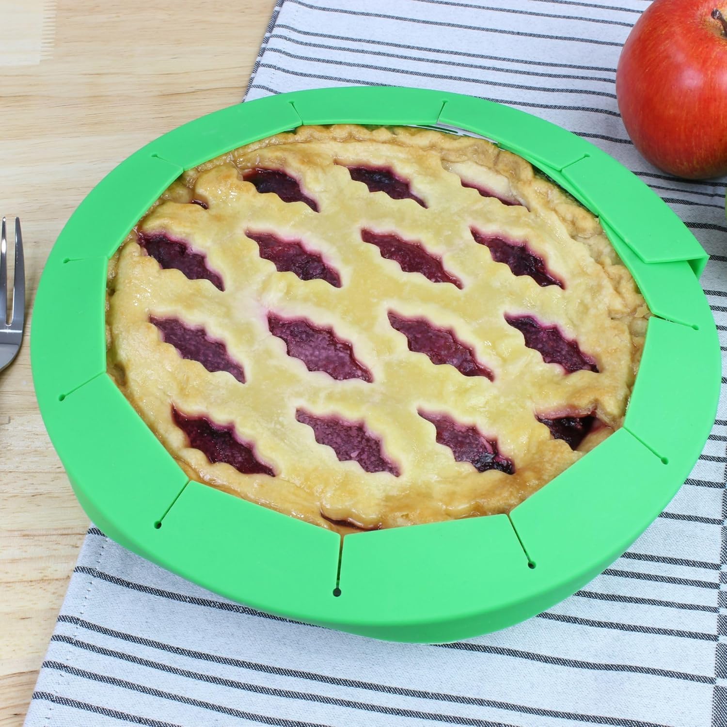 Cornucopia Brands Silicone Pie Crust Shields (2-Pack), Adjustable Pie Protectors, Green