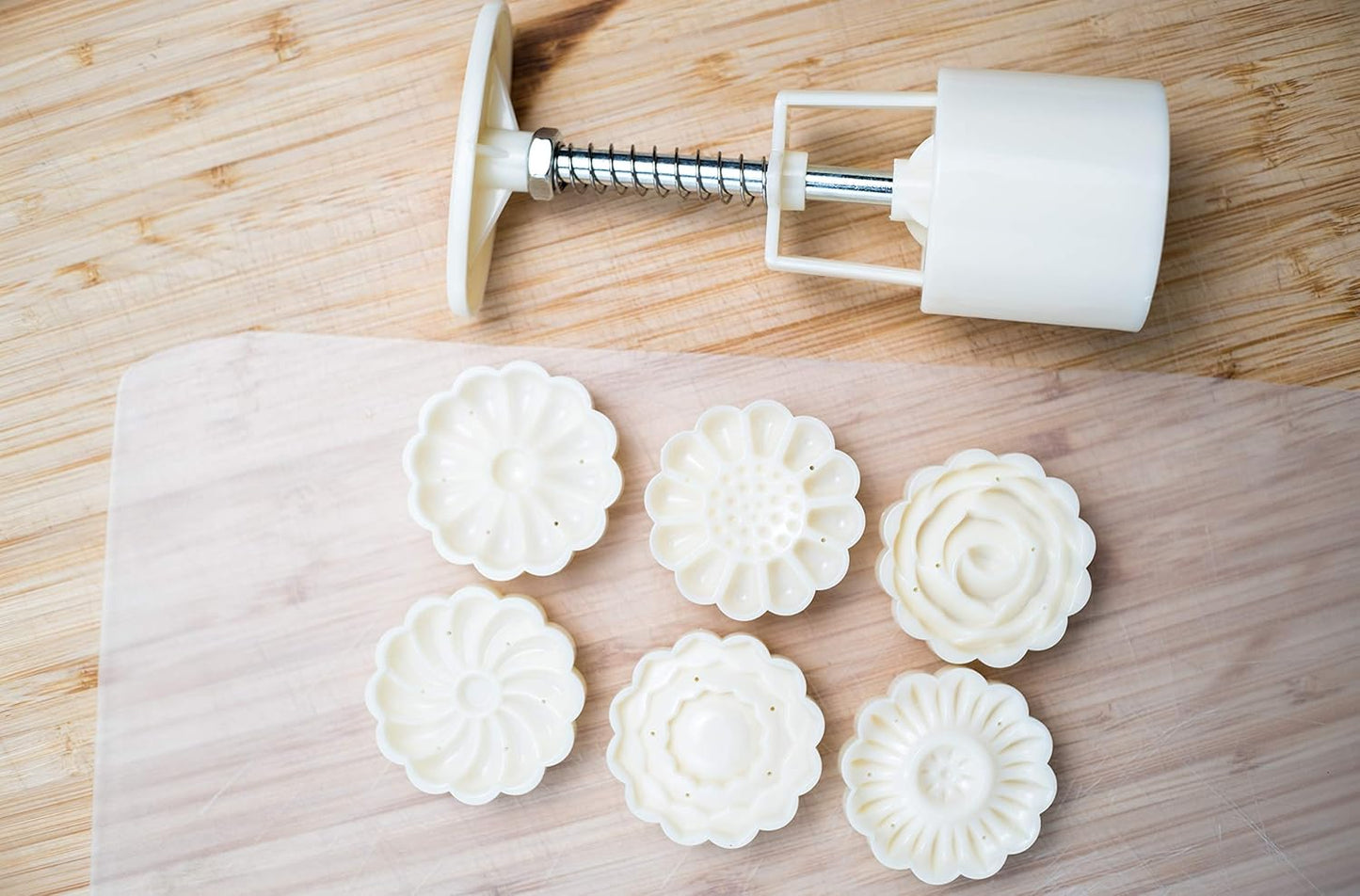 Cookie Press Mid-Autumn Festival Hand-Pressure Moon Cake Mould with 6 Pcs Mode Pattern for 1 Sets - 50g Cookie Stamp Mooncake Mold Set - Cookie Stamps DIY Decoration Press Cake Cutter