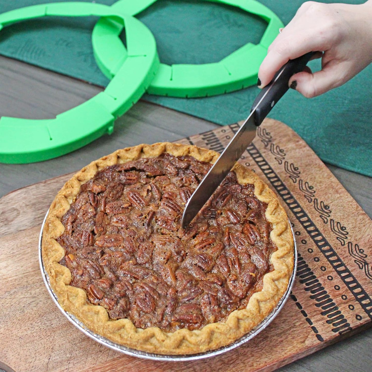 Cornucopia Brands Silicone Pie Crust Shields (2-Pack), Adjustable Pie Protectors, Green