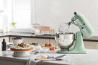 Mikser stojący KitchenAid Artisan Series 5 Quart Tilt Head z osłoną do wylewania KSM150PS, pistacja
