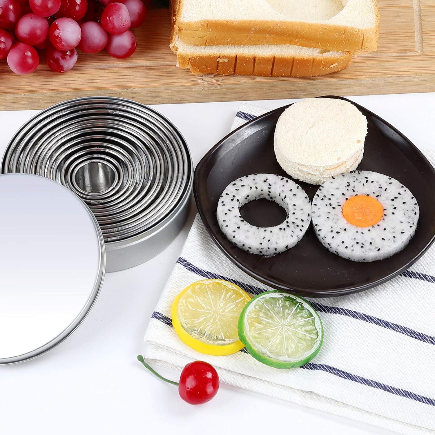 Round Cookie Cutters Set 12 Pieces Bistcuit Cookie Cutters Circle Pastry Cutters Round Donut Ring Molds for Baking for Pastries Doughs Doughnuts