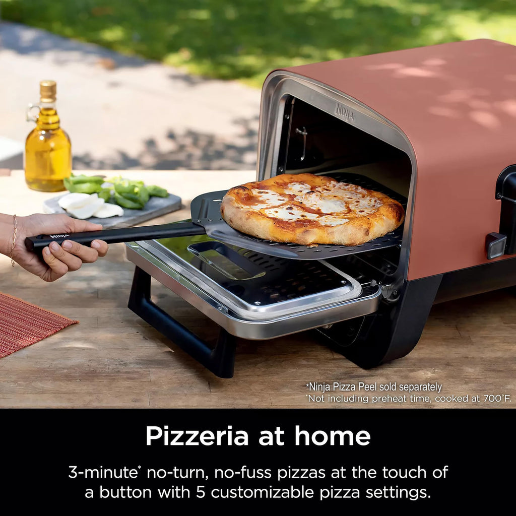 Ninja Woodfire Outdoor Pizza Oven, 8 w 1 przenośny elektryczny piec do pieczenia, nagrzewa się do 700°F, 5 ustawień pizzy Artisan, zintegrowana skrzynia do wędzenia BBQ, zawiera aromatyzowane peletki drzewne, czerwony (odnowiony)
